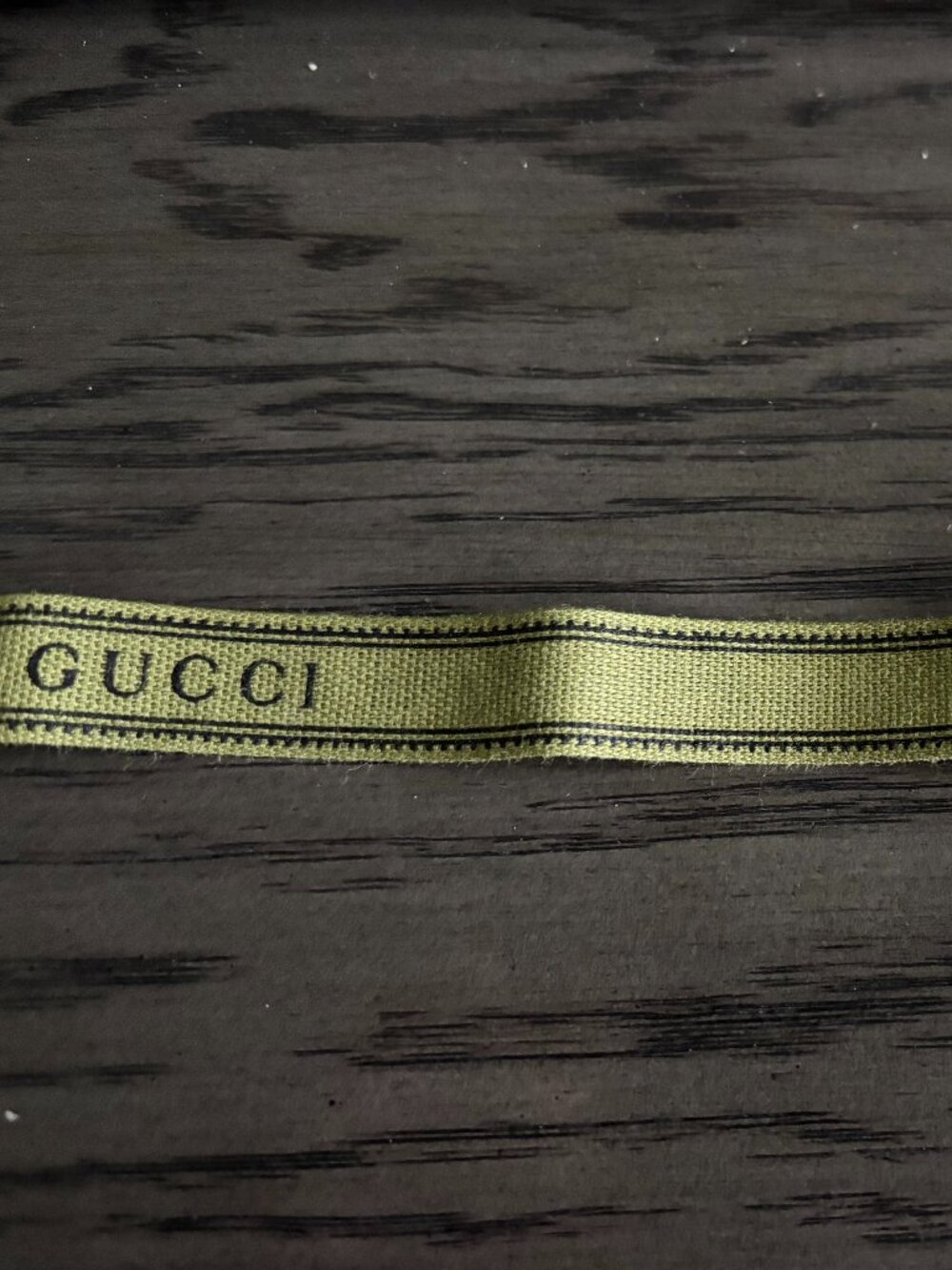 Gucci Ribbon 40"